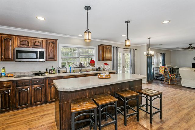 6 River Creek Rd, Udall, KS 67146