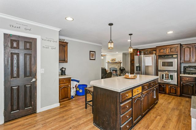 6 River Creek Rd, Udall, KS 67146