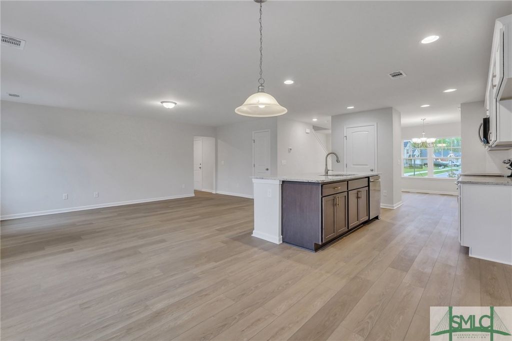 Image 10 of property listing at 148 Orkney Road, Savannah, GA 31407