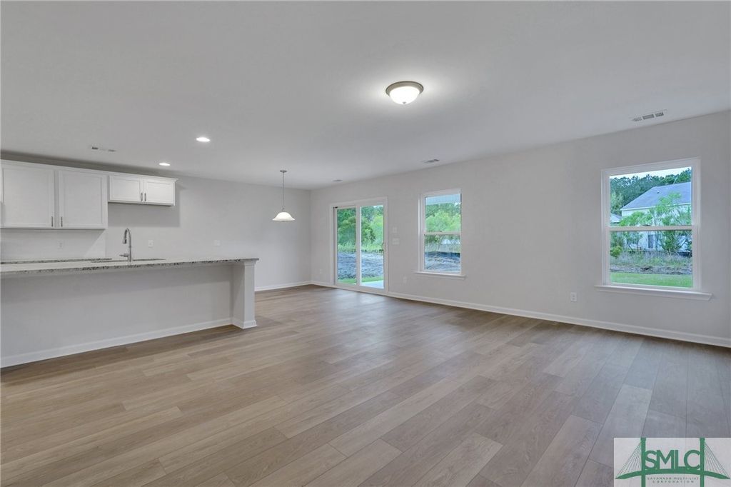 Image 12 of property listing at 148 Orkney Road, Savannah, GA 31407