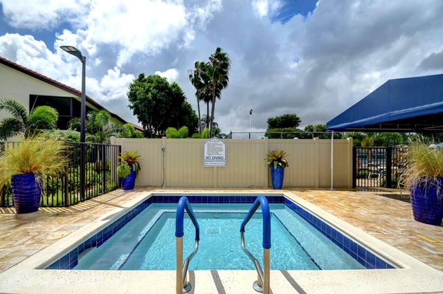 10938 Roebelini Palm Court B, Boynton Beach, FL 33437