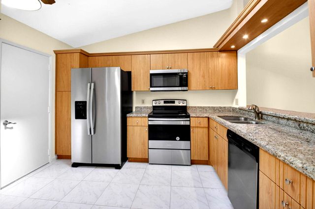 10938 Roebelini Palm Court B, Boynton Beach, FL 33437