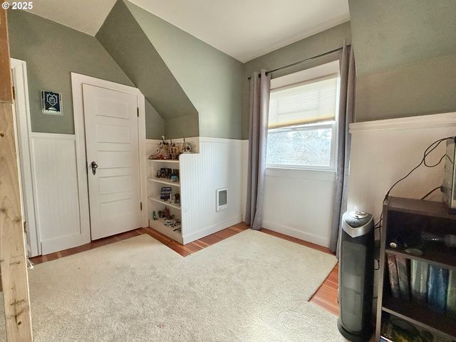 342 W CHAPMAN Ave, Roseburg, OR 97470