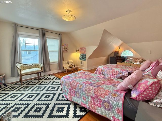 342 W CHAPMAN Ave, Roseburg, OR 97470