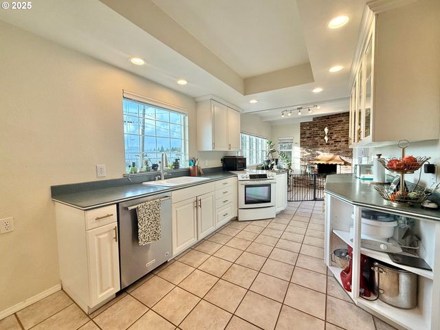 342 W CHAPMAN Ave, Roseburg, OR 97470