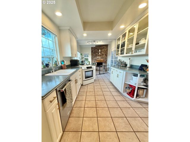 342 W CHAPMAN Ave, Roseburg, OR 97470