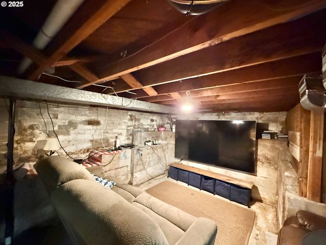 342 W CHAPMAN Ave, Roseburg, OR 97470