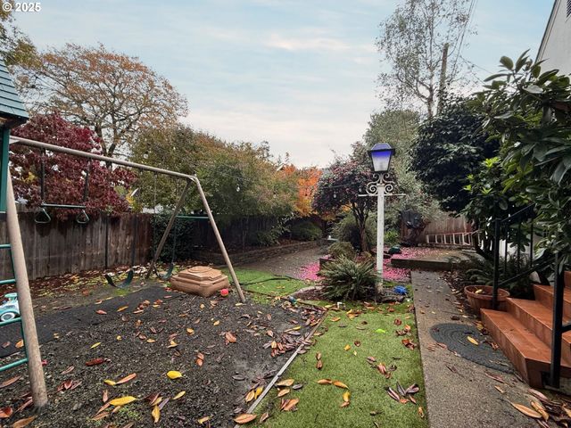 342 W CHAPMAN Ave, Roseburg, OR 97470