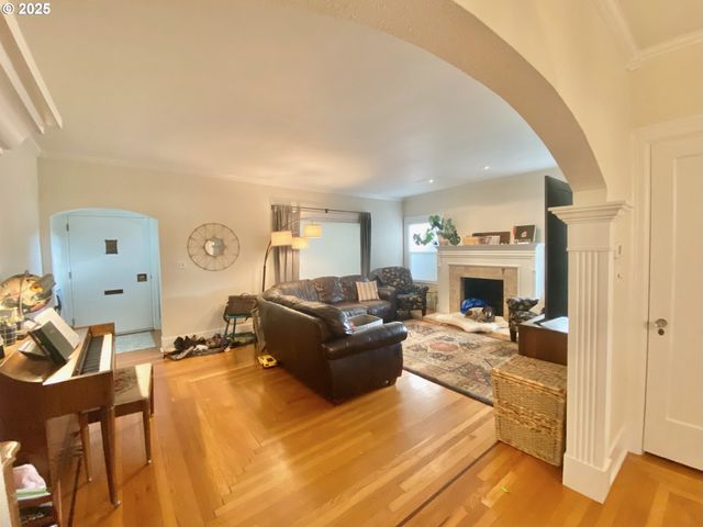 342 W CHAPMAN Ave, Roseburg, OR 97470