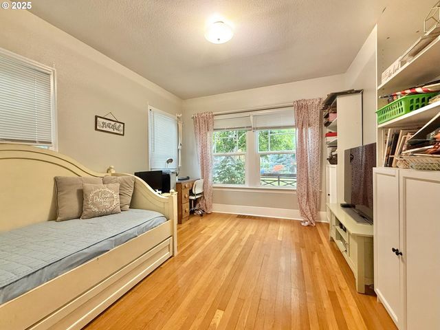 342 W CHAPMAN Ave, Roseburg, OR 97470