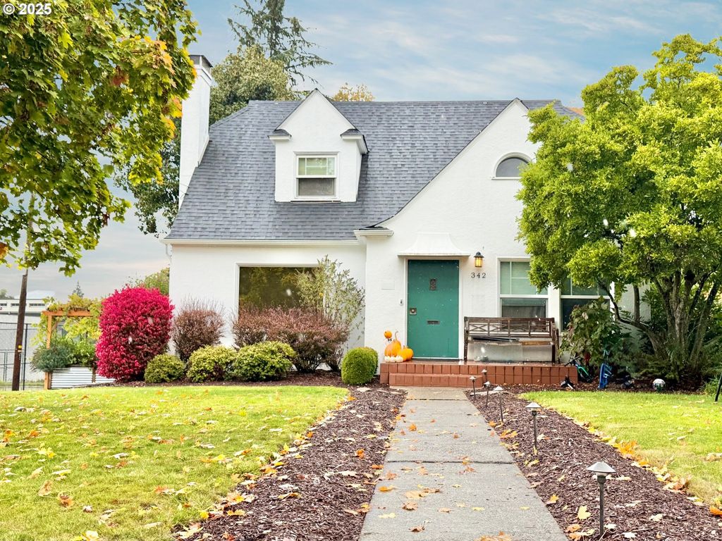 342 W CHAPMAN Ave, Roseburg, OR 97470