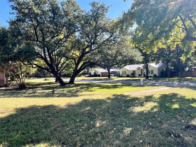 820 Brookhurst Drive, Richardson, TX 75080