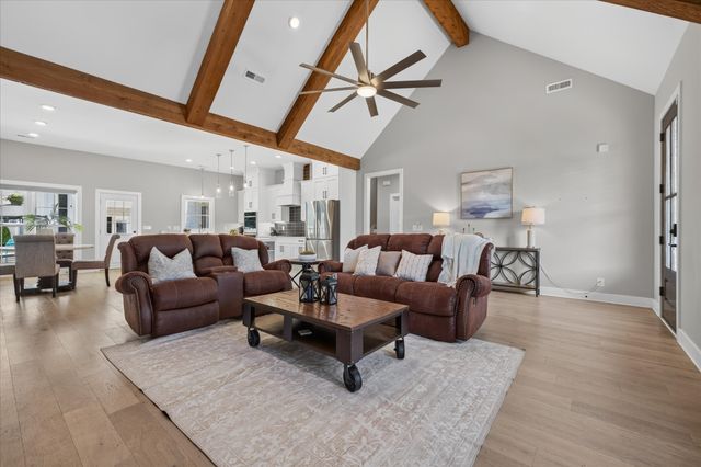 348 Ellington Dr, Clarksville, TN 37043