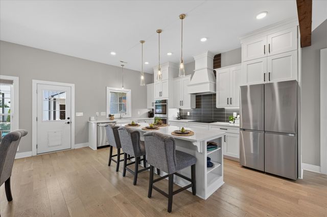 348 Ellington Dr, Clarksville, TN 37043