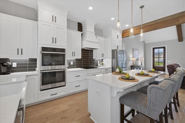 348 Ellington Dr, Clarksville, TN 37043