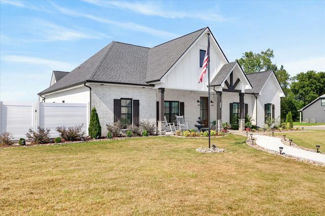 348 Ellington Dr, Clarksville, TN 37043