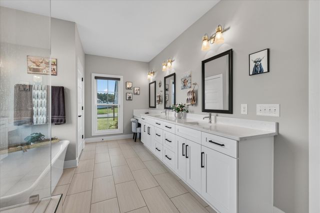 348 Ellington Dr, Clarksville, TN 37043