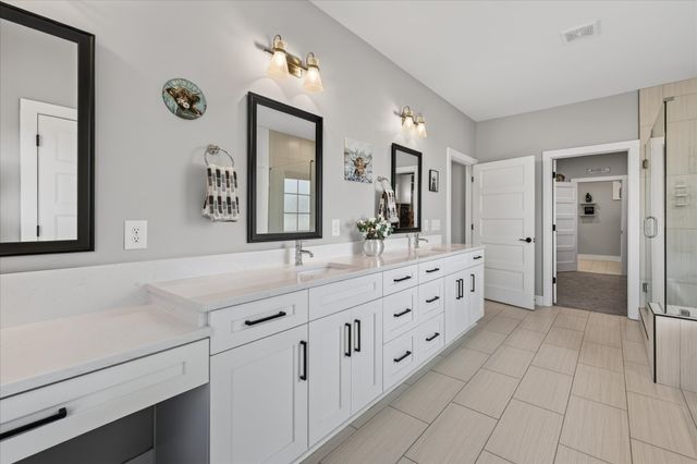 348 Ellington Dr, Clarksville, TN 37043