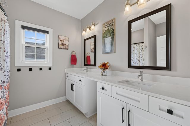 348 Ellington Dr, Clarksville, TN 37043