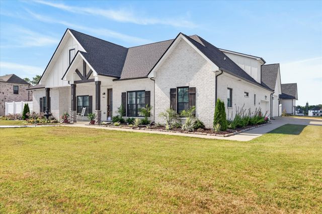 348 Ellington Dr, Clarksville, TN 37043