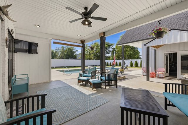 348 Ellington Dr, Clarksville, TN 37043