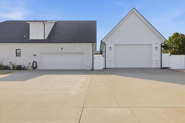 348 Ellington Dr, Clarksville, TN 37043