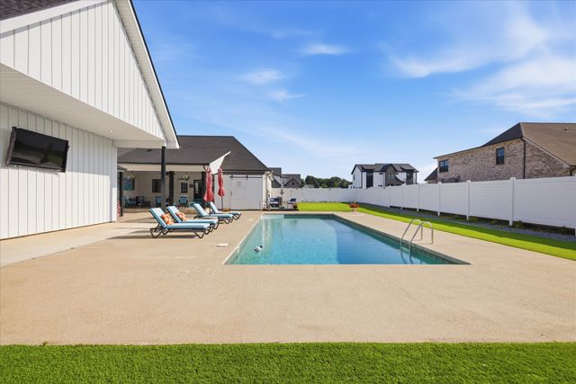 348 Ellington Dr, Clarksville, TN 37043