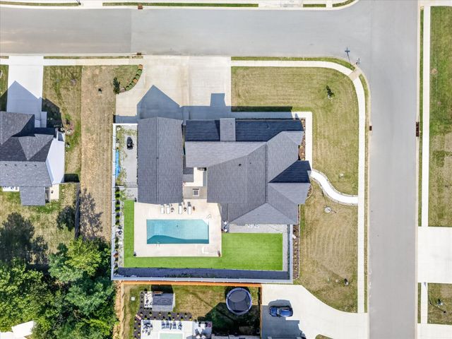 348 Ellington Dr, Clarksville, TN 37043