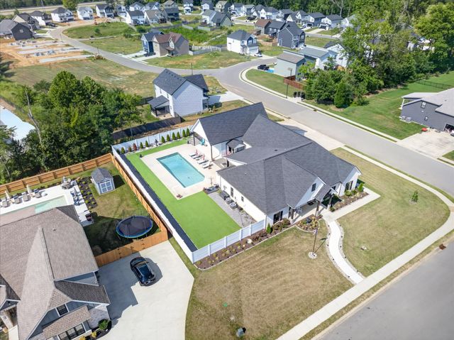 348 Ellington Dr, Clarksville, TN 37043