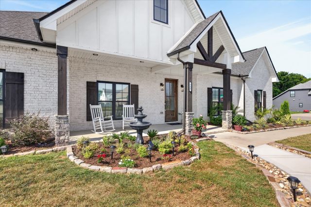 348 Ellington Dr, Clarksville, TN 37043