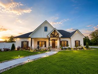 348 Ellington Dr, Clarksville, TN 37043