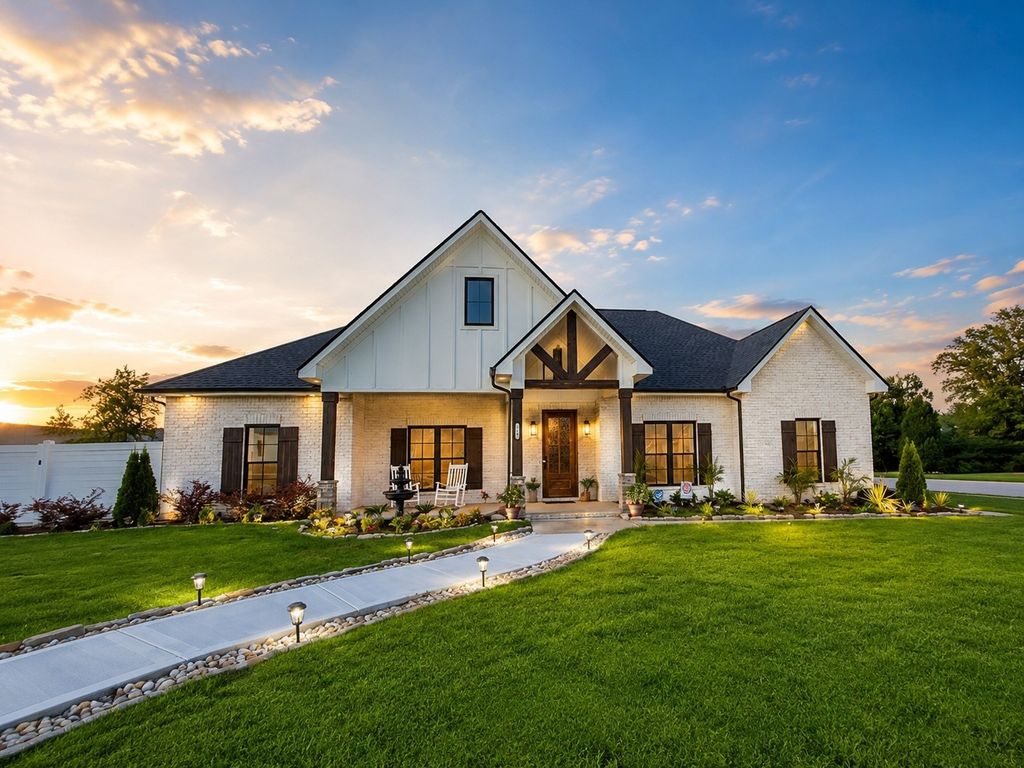 348 Ellington Dr, Clarksville, TN 37043