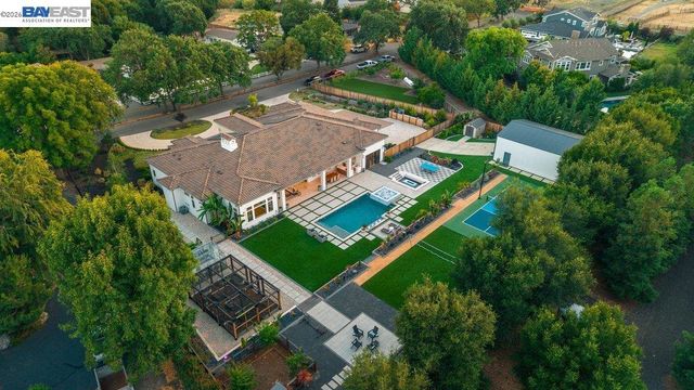 19 Mitchell Way, Danville, CA 94506