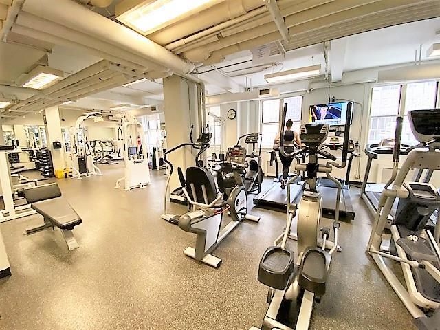 415 E 52nd St Apt 2DA, New York City, NY 10022