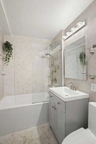 415 E 52nd St Apt 2DA, New York City, NY 10022