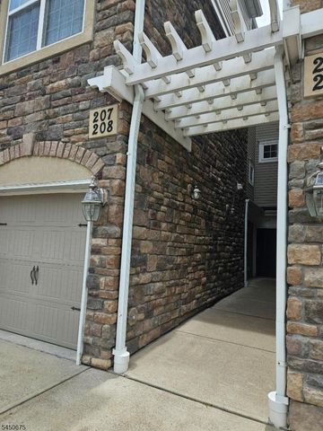 208 Welsh Pl, Morris Plains Boro, NJ 07950