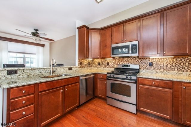 208 Welsh Pl, Morris Plains Boro, NJ 07950