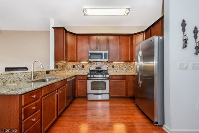 208 Welsh Pl, Morris Plains Boro, NJ 07950