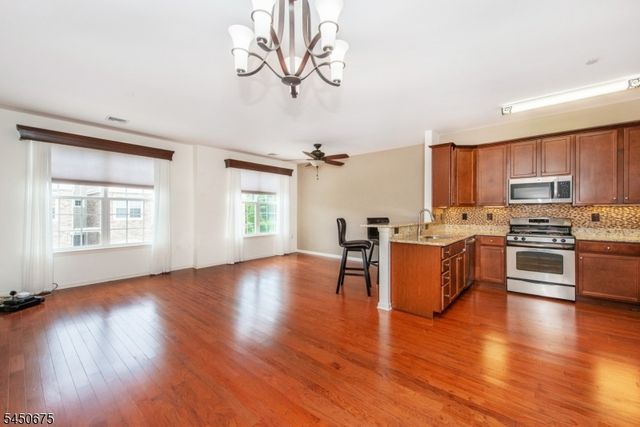 208 Welsh Pl, Morris Plains Boro, NJ 07950