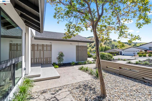 6223 Valroy Dr, San Jose, CA 95123