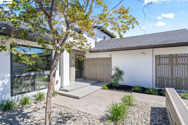 6223 Valroy Dr, San Jose, CA 95123