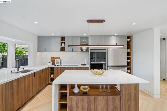 6223 Valroy Dr, San Jose, CA 95123