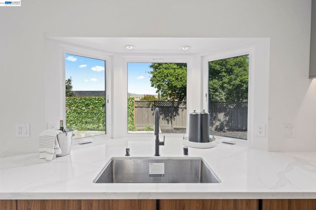 6223 Valroy Dr, San Jose, CA 95123