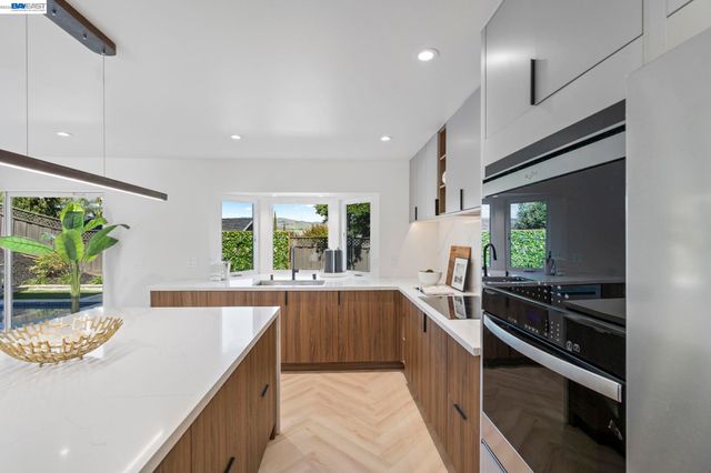 6223 Valroy Dr, San Jose, CA 95123