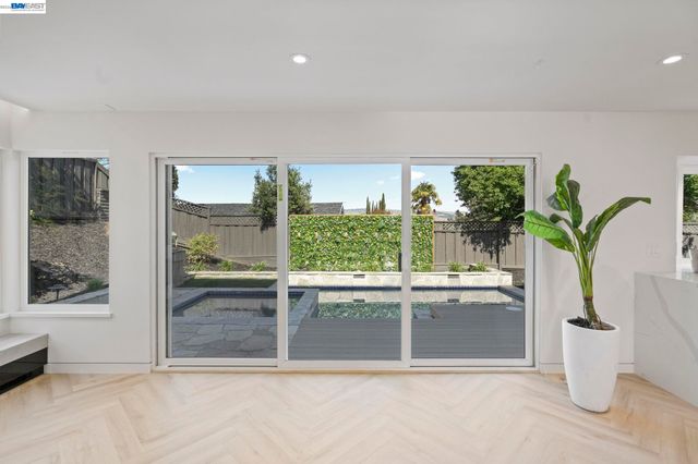 6223 Valroy Dr, San Jose, CA 95123