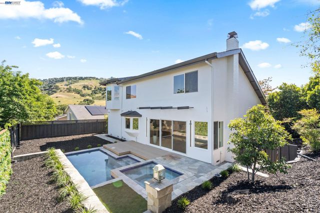 6223 Valroy Dr, San Jose, CA 95123