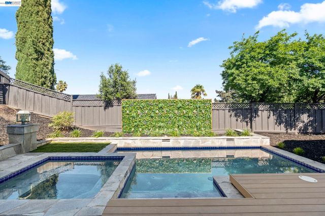 6223 Valroy Dr, San Jose, CA 95123