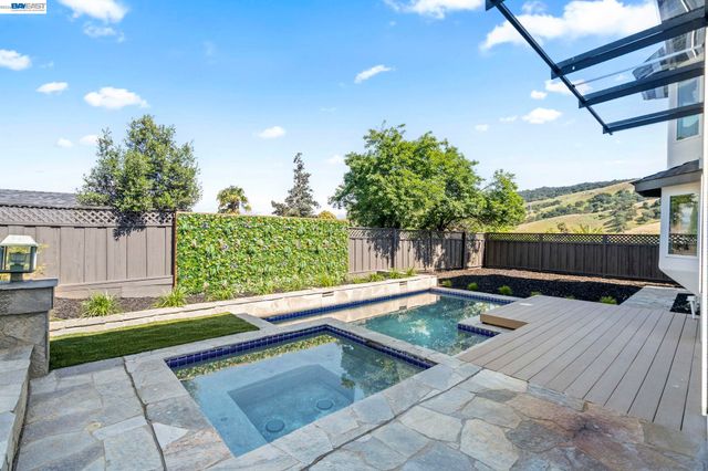 6223 Valroy Dr, San Jose, CA 95123