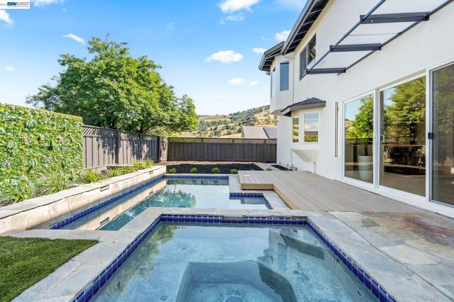 6223 Valroy Dr, San Jose, CA 95123