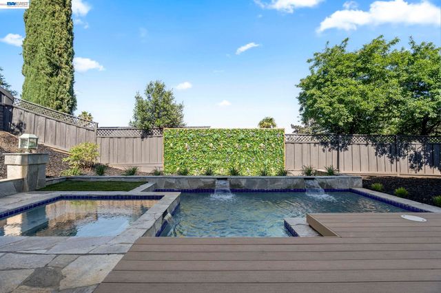 6223 Valroy Dr, San Jose, CA 95123
